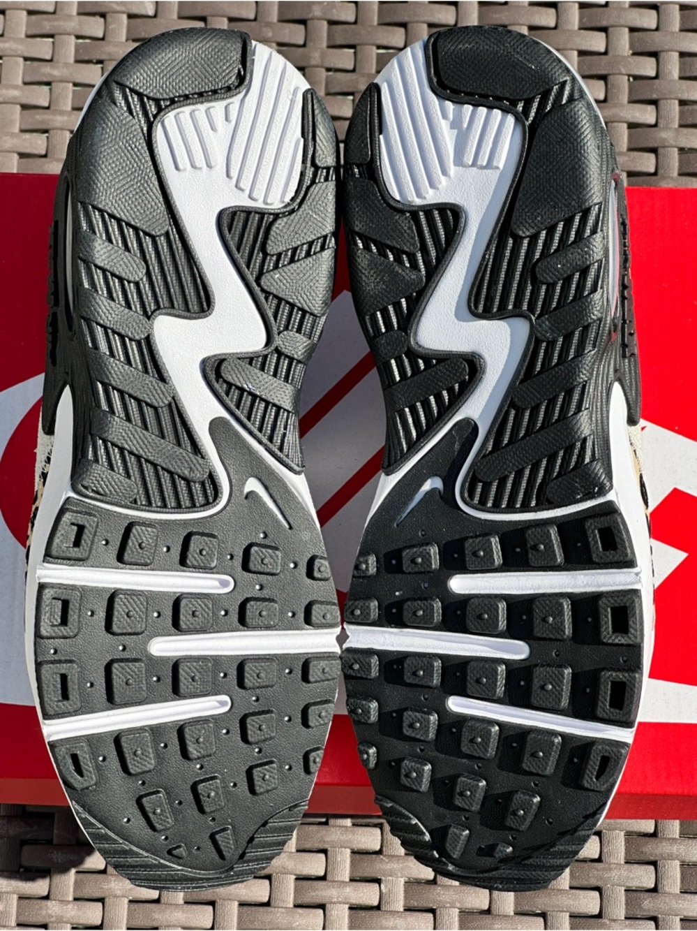 Nike Air Max Excee White Leopard Print Lifestyle Casual Sneaker Womens 6.5 NEW - Picture 8 of 9
